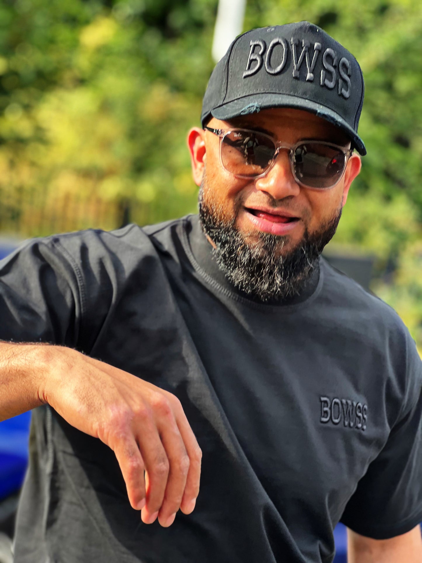 CLASSIC ON-BLACK Tee